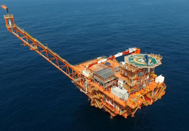 PHOTO PRODUCTION PETROLIERE EN OFFSHORE